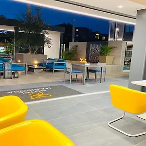 3* מלון Mariposa